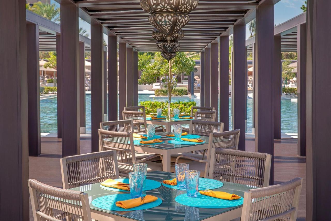 W Muscat Hotel Kültér fotó The Beach Club