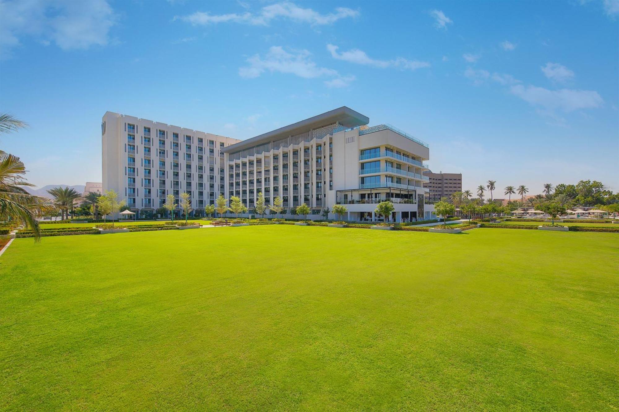 W Muscat Hotel Kültér fotó University Campus