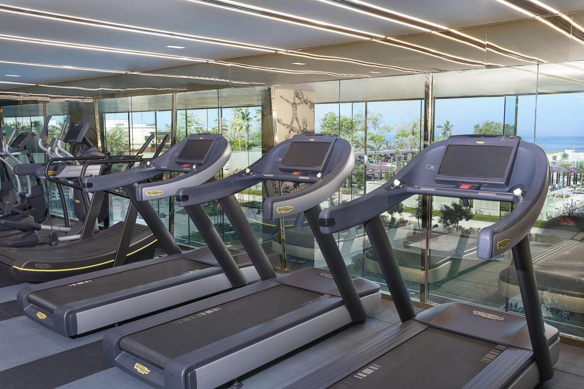 W Muscat Hotel Kültér fotó Treadmills